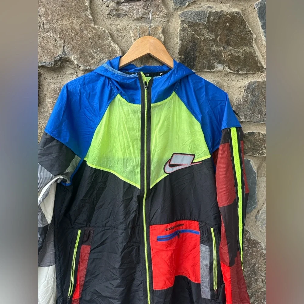 Nike Wild Run Windrunner Packable Windbreaker Hooded Jacket Men's M Colorblock